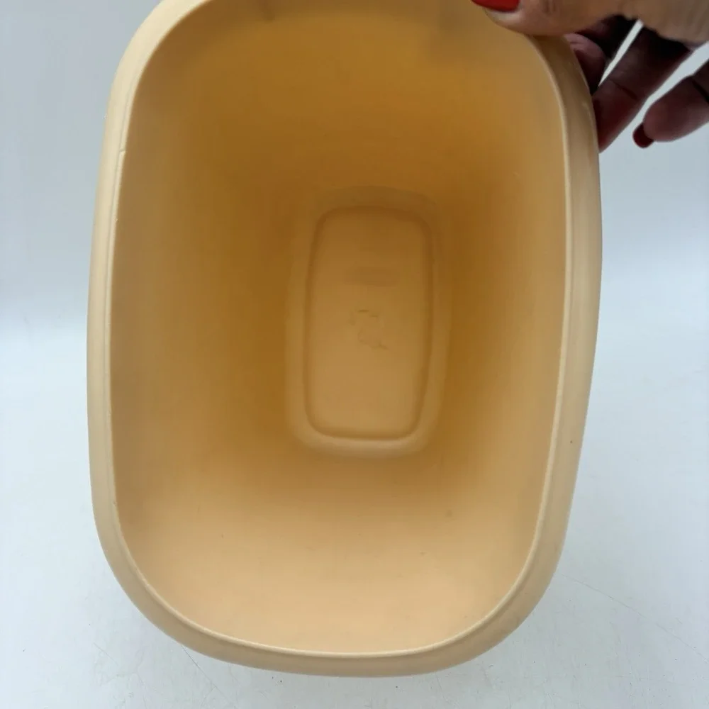 Rubbermaid Vanity Waste Basket Trash Can Almond Bathroom 2953-10